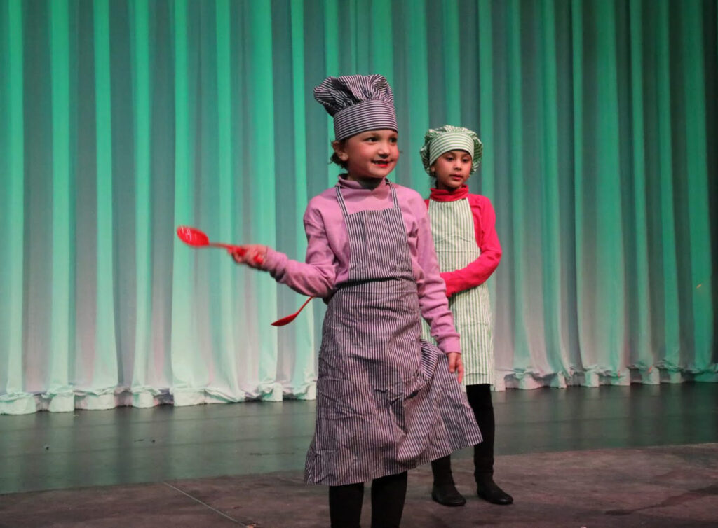 CS2024 Two Cherub Bakers